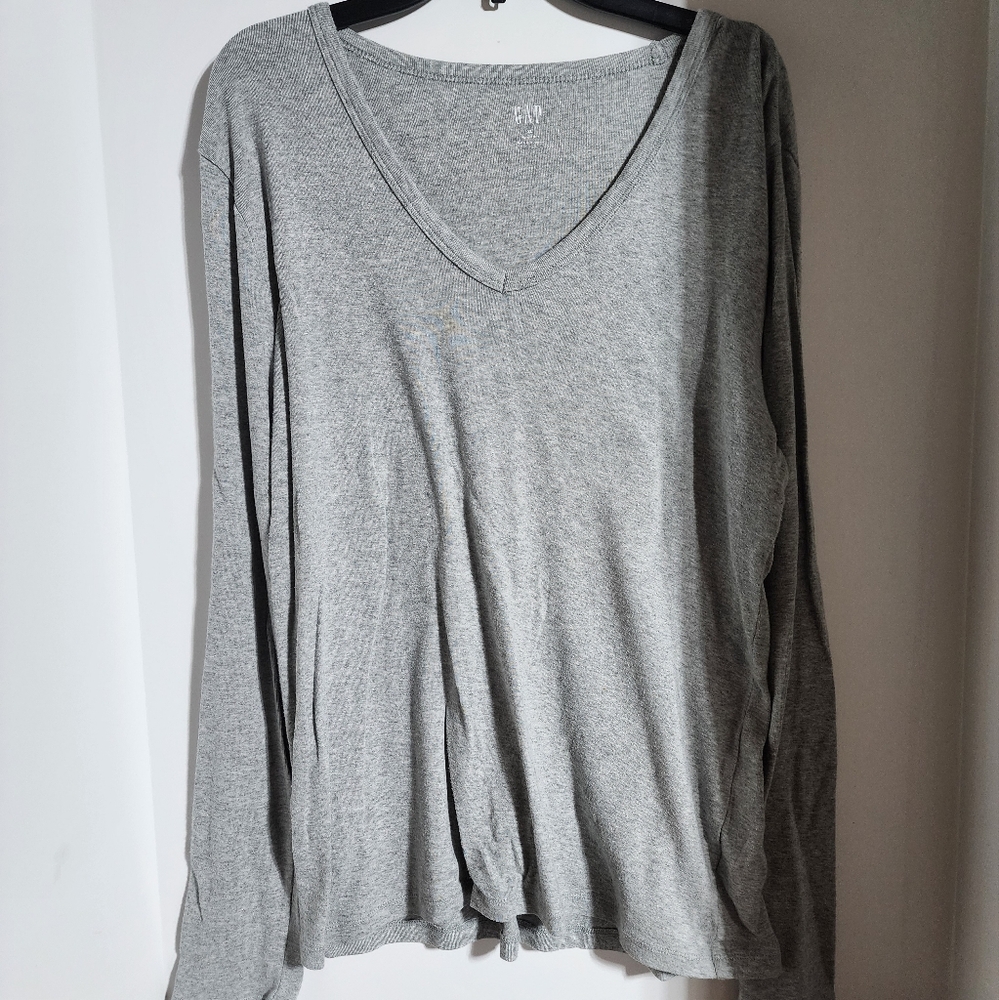 Grey XL long sleeve gap shirt